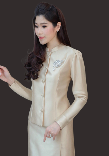 ชุดไทยจิตรลดาสีทอง เซ็ท 2 ชิ้น เสื้อผ้าไหมกระดุมหน้า + พร้อมกระโปรงทรงสอบ