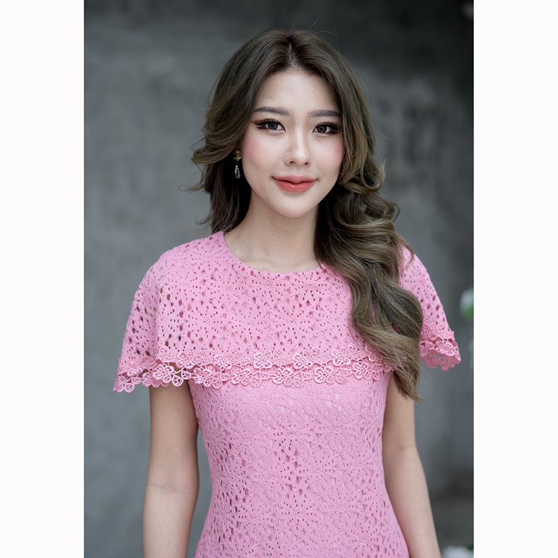 kudapy เดรสสั้นสีชมพู/สีฟ้า ลูกไม้เนื้อนิ่ม งานเดรสทรงเก๋ๆค่ะ เป็นงานคลุมไหล่ แต่งลูกไม้ช่วงชายกระโปรง และชายเสื้อ