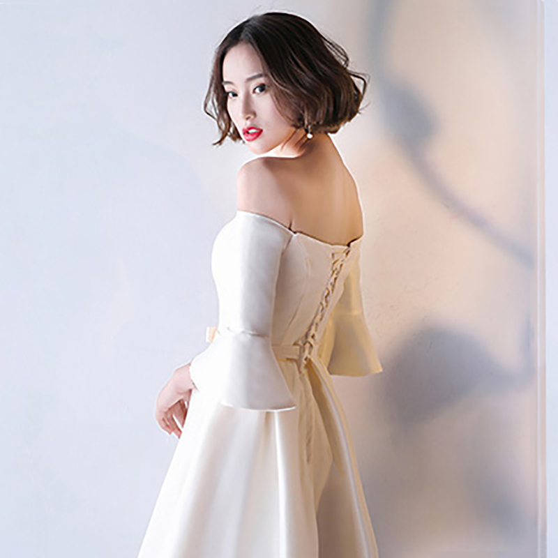 kudapy ชุดราตรีสั้นเปิดไหล่สีเบจ ผ้าซาตินเนื้อหนา แขนสามส่วน ทรงสวยมาก