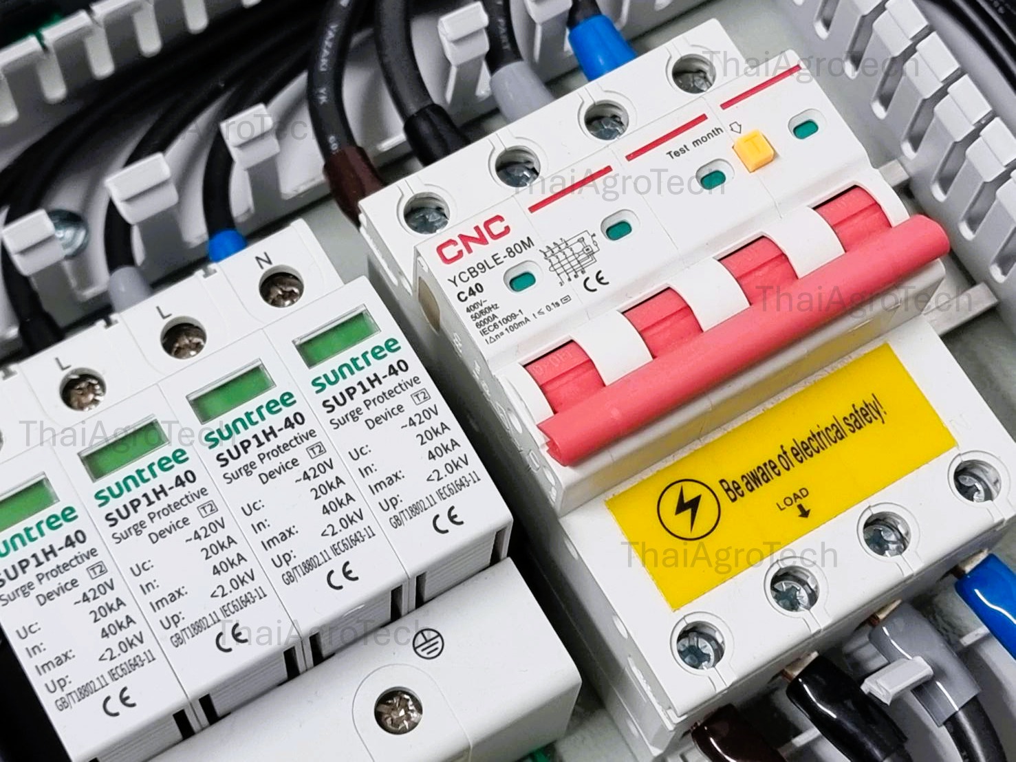 AC-DC combiner box 2string DC 1000V (SUNTREE), MCB RCBO 4P 40A InA100mA 3phase สำหรับระบบโซล่าเซลล์ ขนาดติดตั้ง 15กิโลวัตต์ (ตู้เหล็ก ธรรมดา เบอร์4 440x610x230 KBSS9004 KJL)