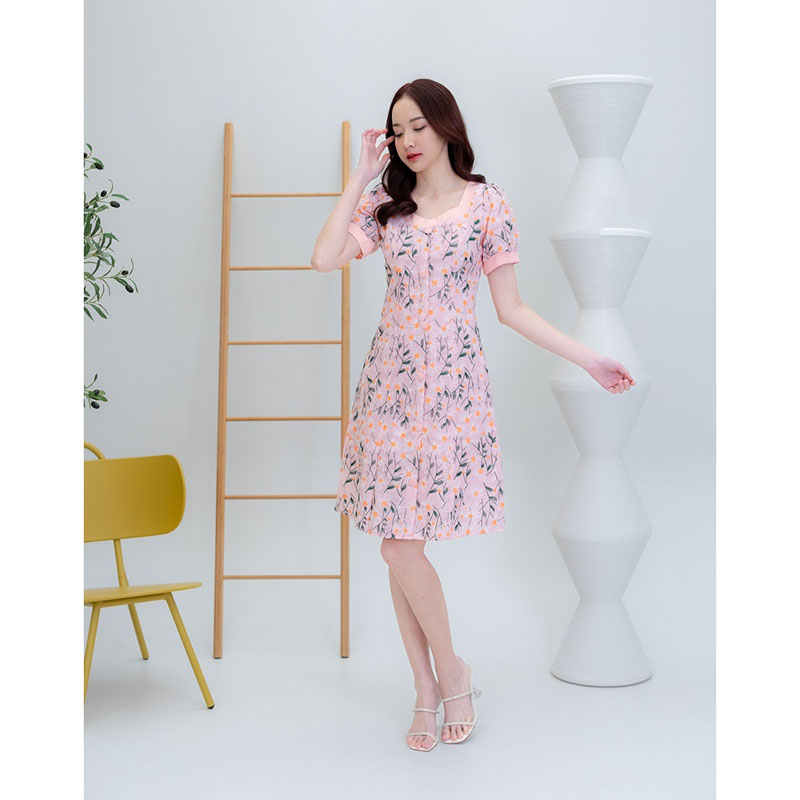 kudapy เดรสสั้นสีเขียว/สีชมพู/สีครีม กระดุมหน้าดอกเดซี่ ใส่ทำงาน ออกงานสวยดูดี
