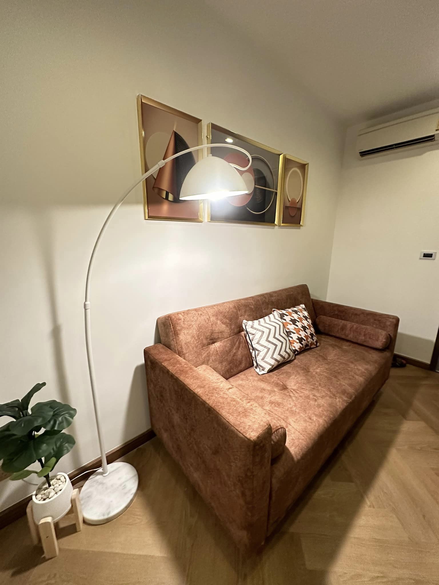 ปล่อยเช่าคอนโด เซ็นทริค รัชดา - ห้วยขวาง (Centric Ratchada - Huai Khwang ) - 1ห้องนอน 1ห้องครัว 1ห้องนั่งเล่น 1ห้องน้ำ - ใกล้ MRT ห้วยขวาง - ขนาดห้อง 32 ตรม. ชั้น 15 ห้องสวยปรับปรุงใหม่แล้ว