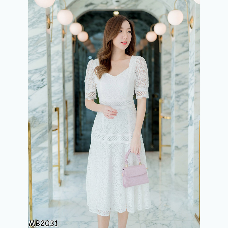 kudapy เดรสสั้นสีแดง/สีชมพู/สีขาว คอวีเว้าอกแขนตุ๊กตาผ้าลูกไม้สวยดูดี