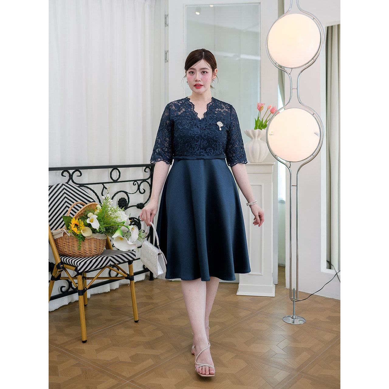 kudapy เดรสสั้นสีชมพูโรสโกลด์/สีกรม เดรสออกงาน ลูกไม้ช่วงตัวเสื้อเป็นงานปักสวยๆช่วงคอใช้เชิงผ้าแต่งเป็นคอวีสวย