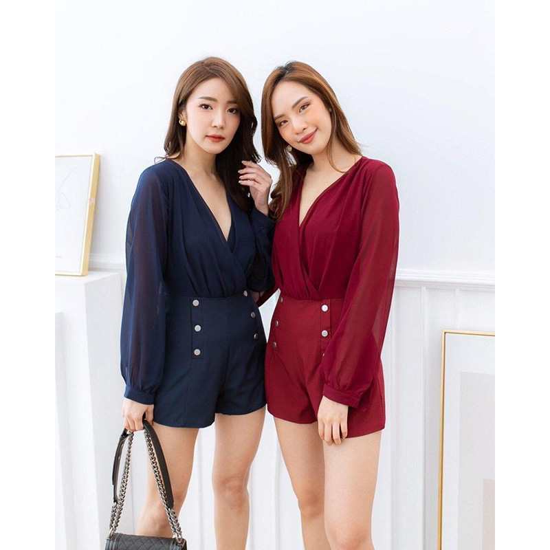 kudapy จั๊มสูทสั้นสีกรม,แดง,ขาว,น้ำตาล จั้มขาสั้น คอวี แขนยาว เสื้อเป็นผ้าชีฟอง