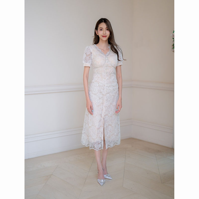 kudapy เดรสยาวสีขาว/สีชมพู เข้าทรงช่วงลำตัว ดีเทลผ้าปักลายลูกไม้ มีซับใน งานซิปหลัง