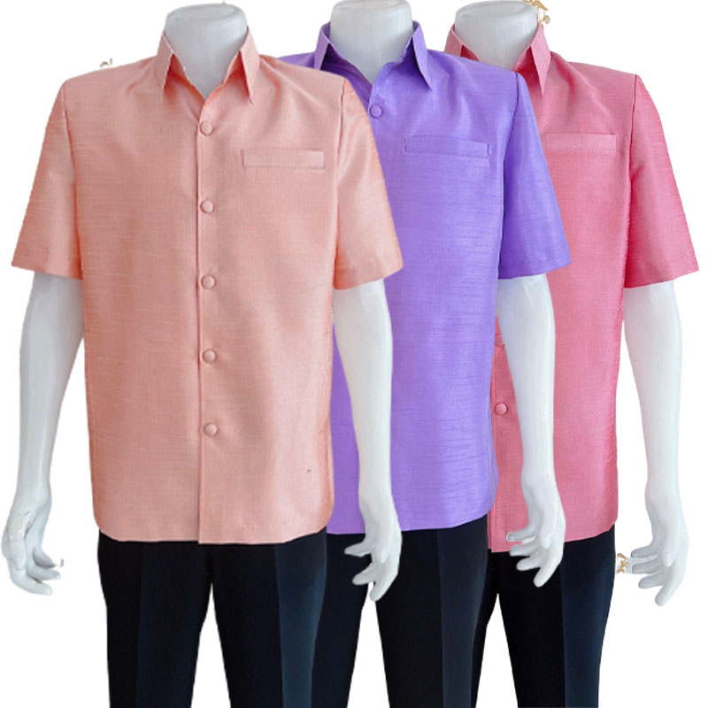 kudapy เสื้อผ้าไหมคอปก สีชมพู,สีม่วง,สีโอรส เสื้อผ้าไทยผู้ชาย ผ่าหน้า แขนสั้น มีกระเป๋าด้านซ้ายบน (อัดผ้ากาว มีฟองน้ำเสริมไหล่)