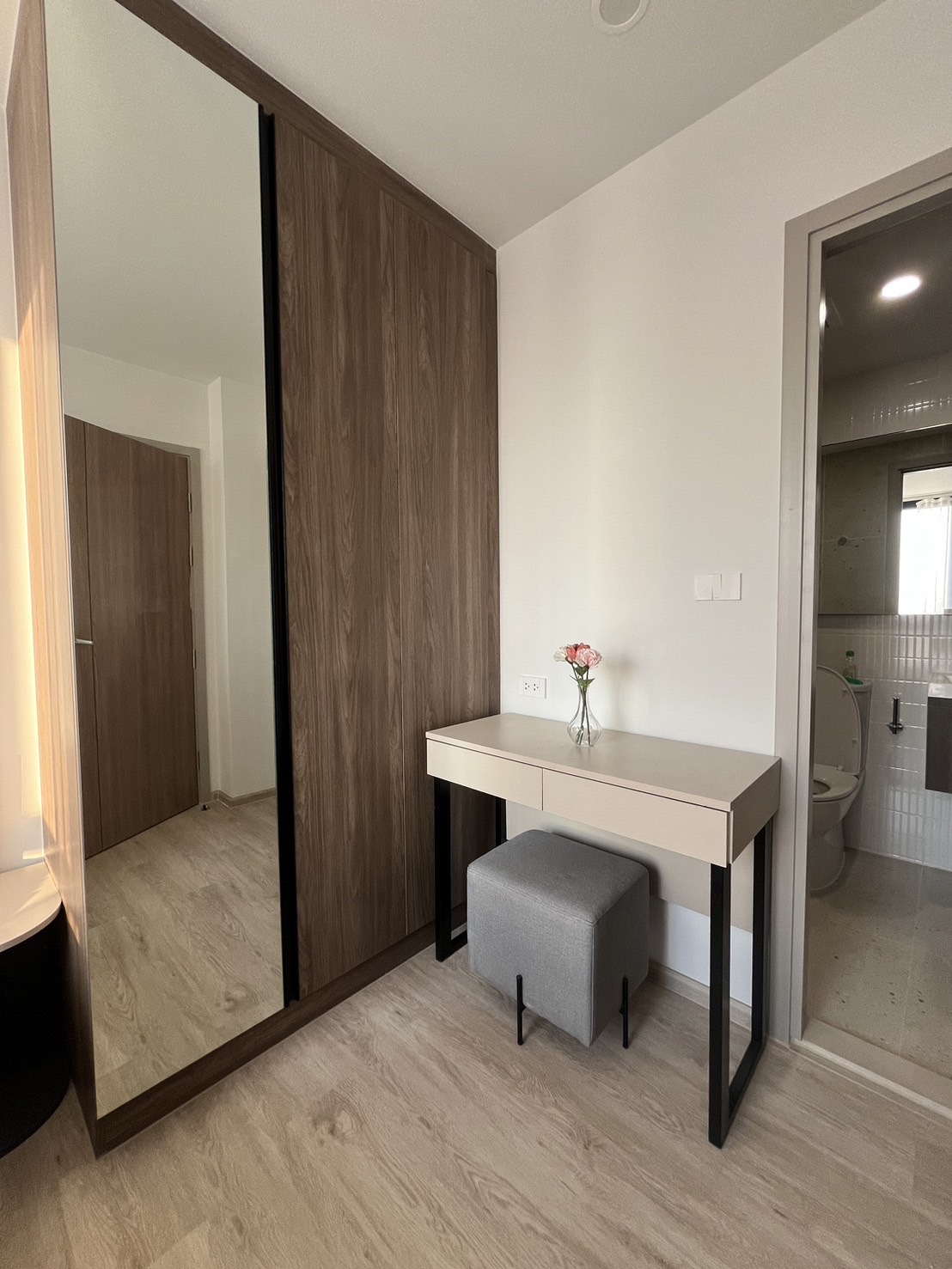 ปล่อยเช่าคอนโด Nue Core Khu Khot Station (นิว คอร์ คูคต สเตชัน) - ห้องใหม่มือแรก 1ห้องนอน 1ห้องน้ำ 1ห้องนั่งเล่น 1ห้องครัว - ใกล้ BTS คูดต - ขนาดห้อง 26.45 ตรม. ชั้น 7 ตึก D