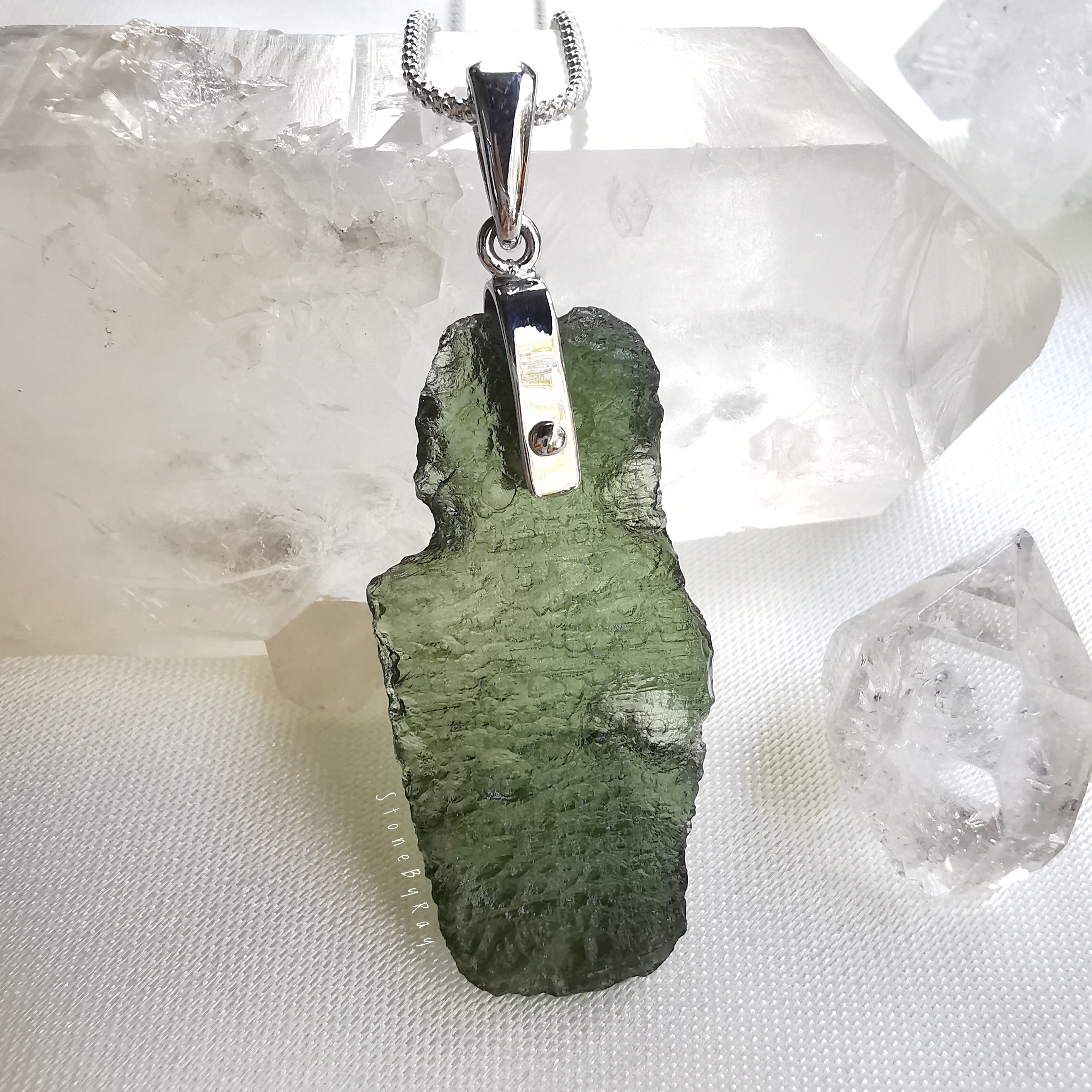 สร้อยคอเงินจี้สะเก็ดดาวโมดาไวท์(Moldavite)