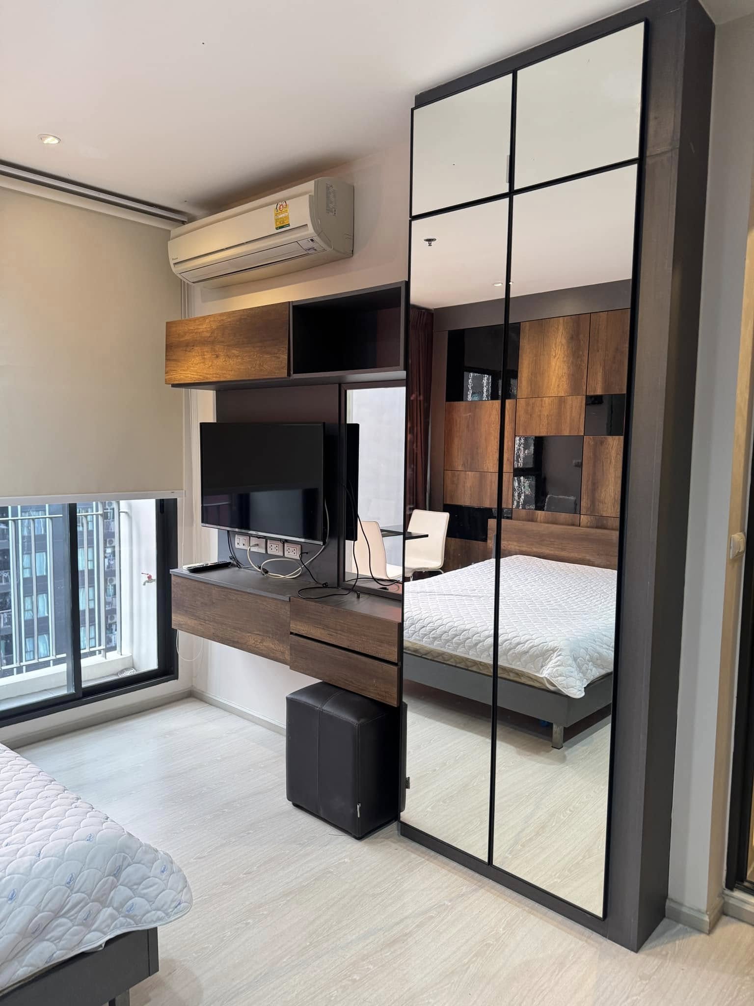 ปล่อยเช่า Rhythm Asoke (ริทึ่ม อโศก) - โซนพื้นที่ MRT พระราม 9 Studio 1ห้องน้ำ - ขนาดห้อง 22.5 ตรม. ชั้น 34 - ให้เช่า 14,000 ต่อเดือน