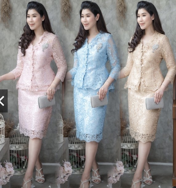 kudapy SET 2 ชิ้น เสื้อลูกไม้+กระดปรงสั้นสีฟ้า สีทอง สีชมพู แขนยาวแขนมีซับผ้ามุ้ง คอวี มีซับในในตัว