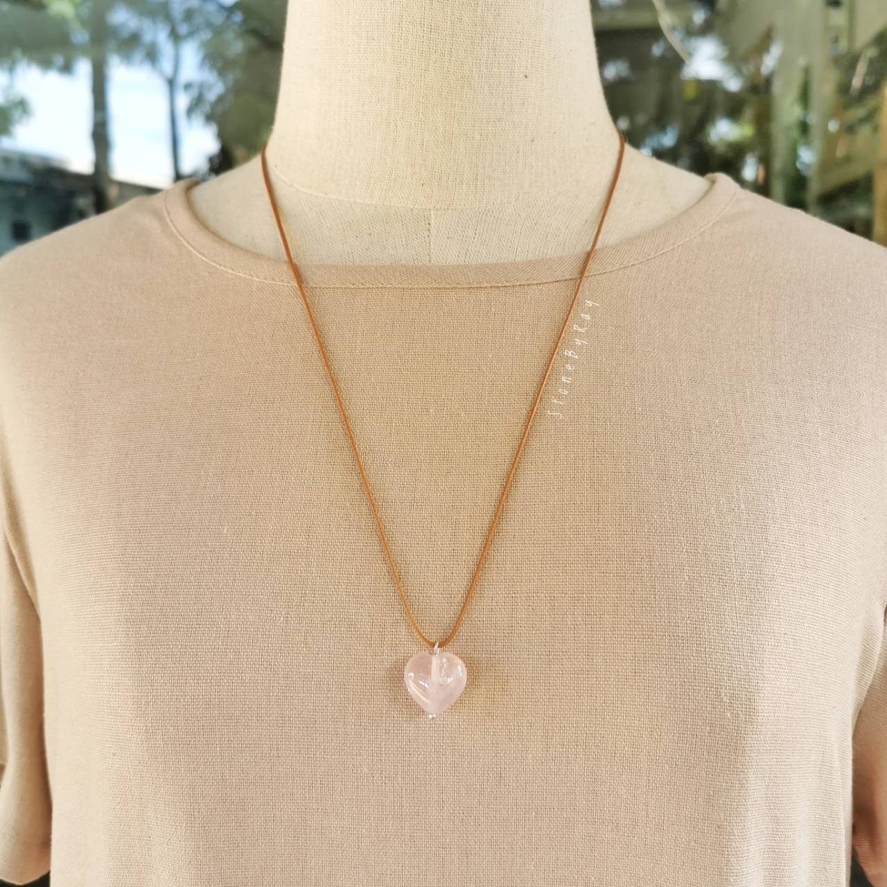 สร้อยคอเชือกจี้หินโรสควอตซ์ Rose Quartz