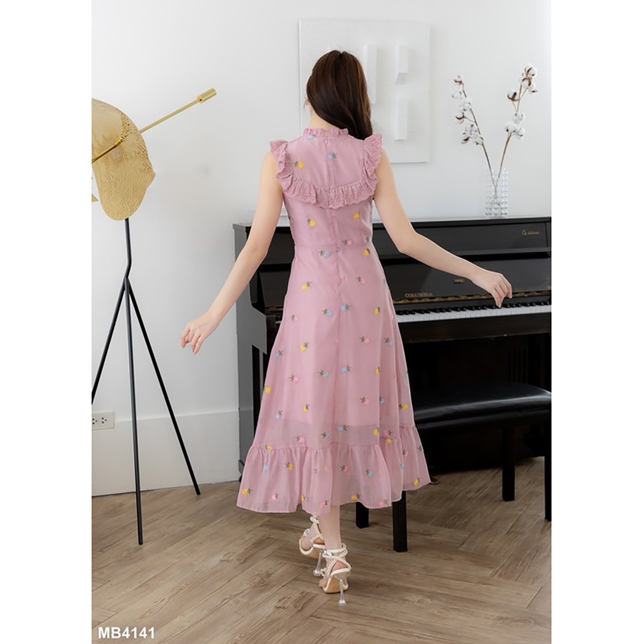 kudapy เดรสยาวสีชมพู/สีขาว คอตตอนปักแต่งผ้าฉลุ