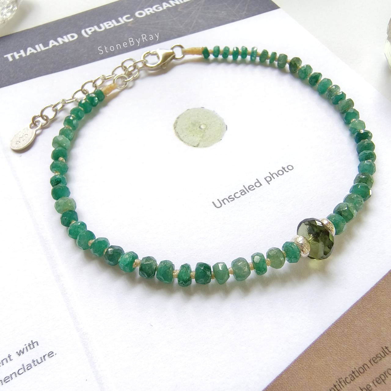 สร้อยข้อมือเงินสะเก็ดดาวโมดาไวต์กับมรกต Moldavite+Emerald
