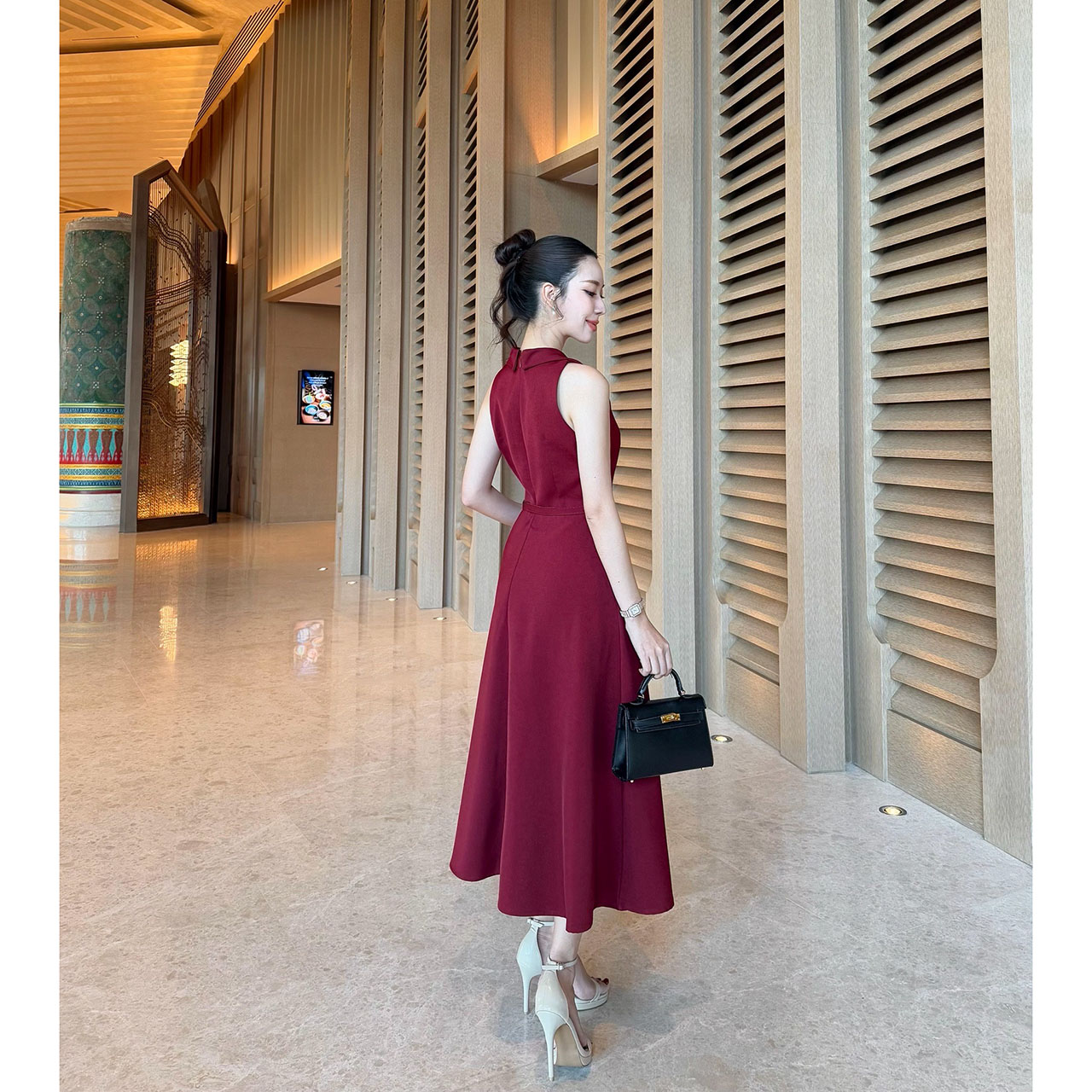 kudapy เดรสแขนกุดแต่งกระดุมดอกไม้มาพร้อมเข็มขัดน่ารัก