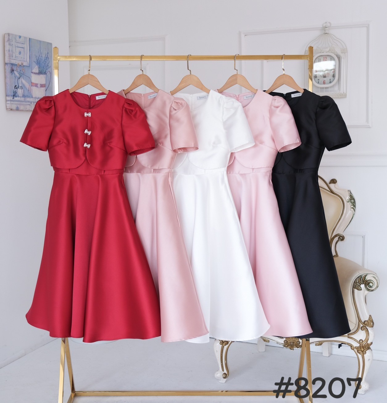 kudapy เดรสออกงานแต่งเชิ้ต สีขาว ,แดง ,ชมพู ,โรสโกลด์, ดำ คอกลมแต่งครอป ประดับกระดุมโบว์จิ๋ว