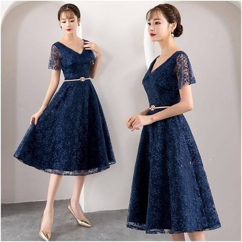 kudapy เดรสสั้นสีกรม เนื้อผ้าลูกไม้ปักลอยทั้งตัวใช้ด้ายปักแบบพิเศษมีความมันวาวงานสวยหรูเหมาะกับใส่ออกงานมาก