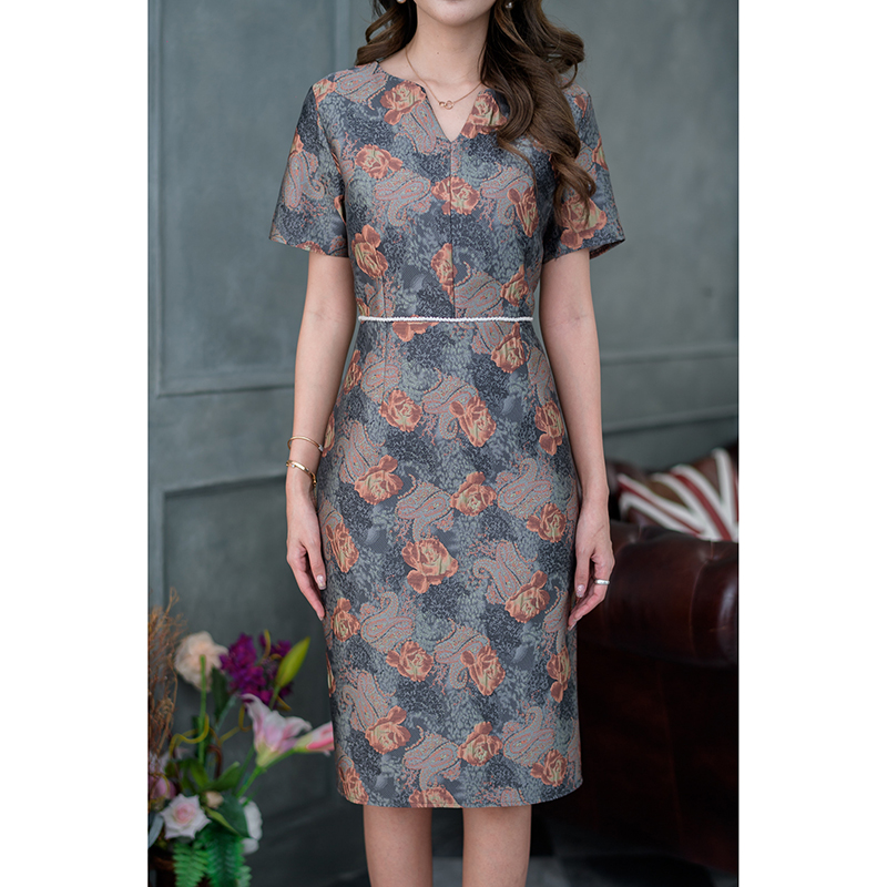 kudapy เดรสสั้นสีกรม/สีส้มเทา ผ้า jacquard ลายสวยมากๆ เนื้อผ้าดีไม่กระด้าง ดีเทลแต่งเอวด้วยลูกปัดสวยๆ มีซับในทั้งชุด ซิปหลัง