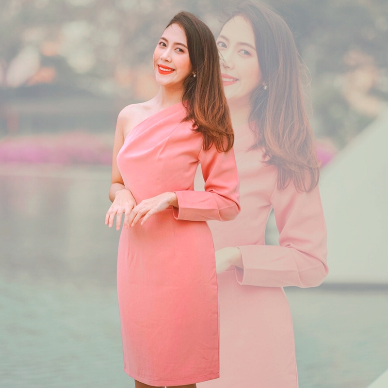 kudapy ชุดไปงานแต่งงานสีชมพู,สีแดง,สีกรมท่า เดรสสั้นไหล่เฉียงข้างแขนยาว เรียบหรู สวย ดูดี ใส่เป็นชุดราตรี ชุดออกงาน