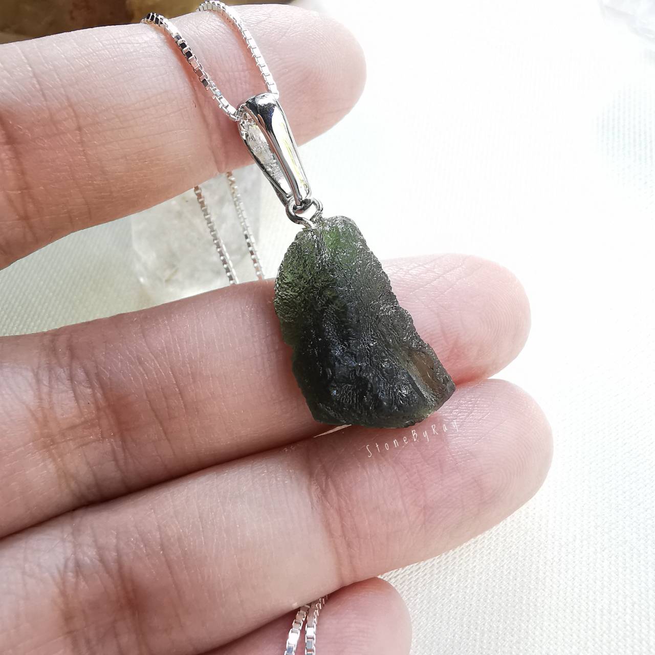 สร้อยคอเงินจี้สะเก็ดดาวโมดาไวท์(Moldavite)
