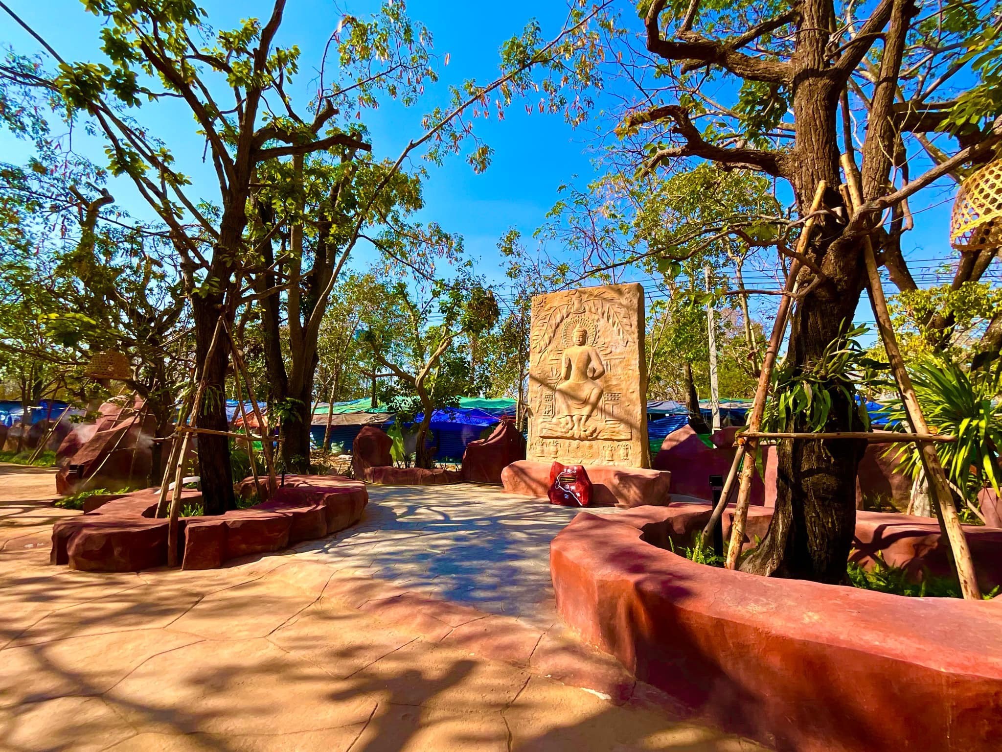 บรรยากาศการให้เยี่ยมชม #สวนพุทธศิลป์ #อุทยานพระนาดูนทะลุมิติ จ.มหาสารคาม สอบถาม โทร 061-6592998