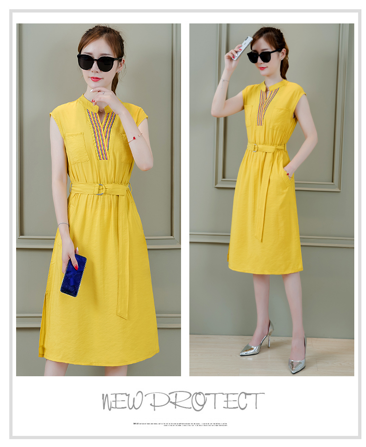 ชุดเดรสสีเหลืองนวล ผ้าคอตตอน ไหล่บ่าล้ำ