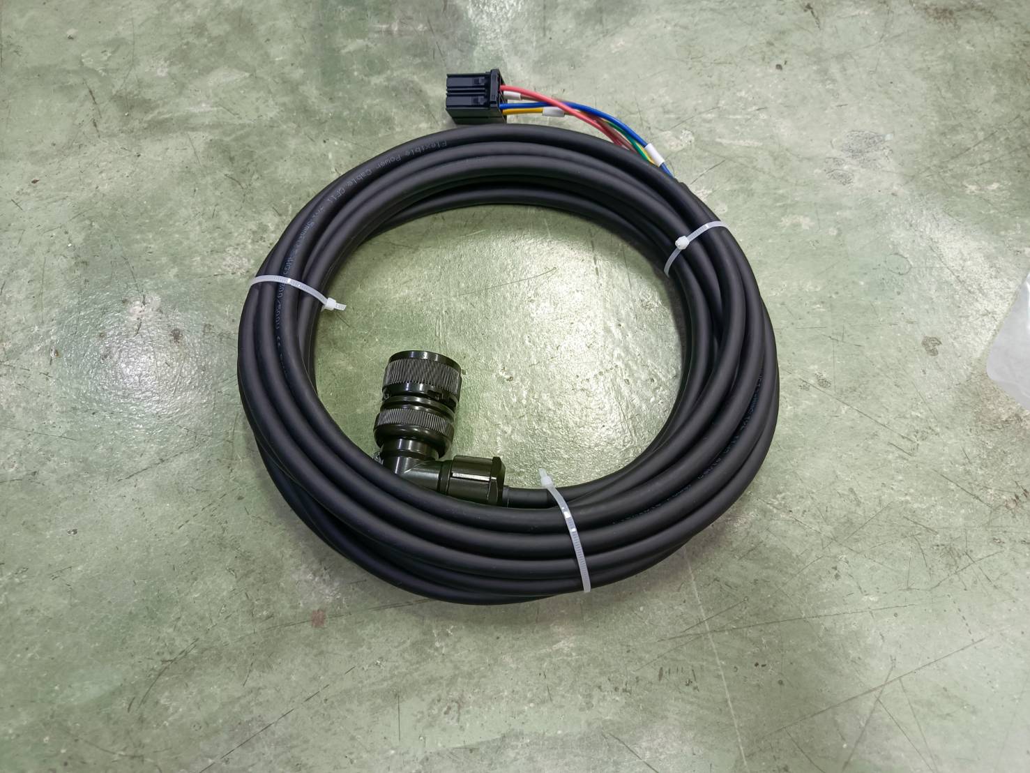 สาย FANUC SERVO MOTOR POWER CABLE PW18-10S D-5 4*1.5mm2. XX Plug