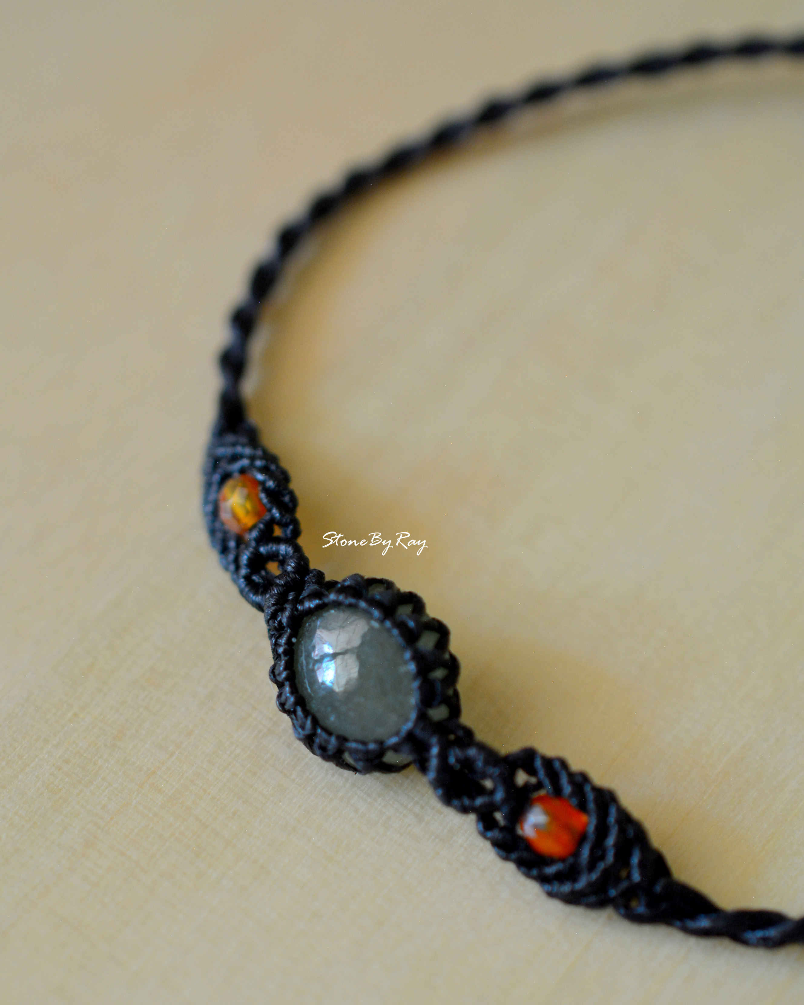 สร้อยข้อมือเชือกถักกับหินหยก (Jade)