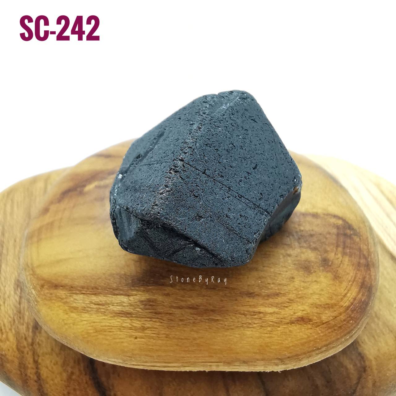 นิลก้อนธรรมชาติ (Black Spinel)