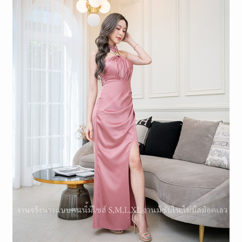 kudapy เดรสยาวสีชมพูกลีบบัว/สีมิ้น คล้องคอแต่งโลหะทอง สวยหรู งานมีซับในซิปหลังผ้าเนื้อดีมาก ชุดราตรี