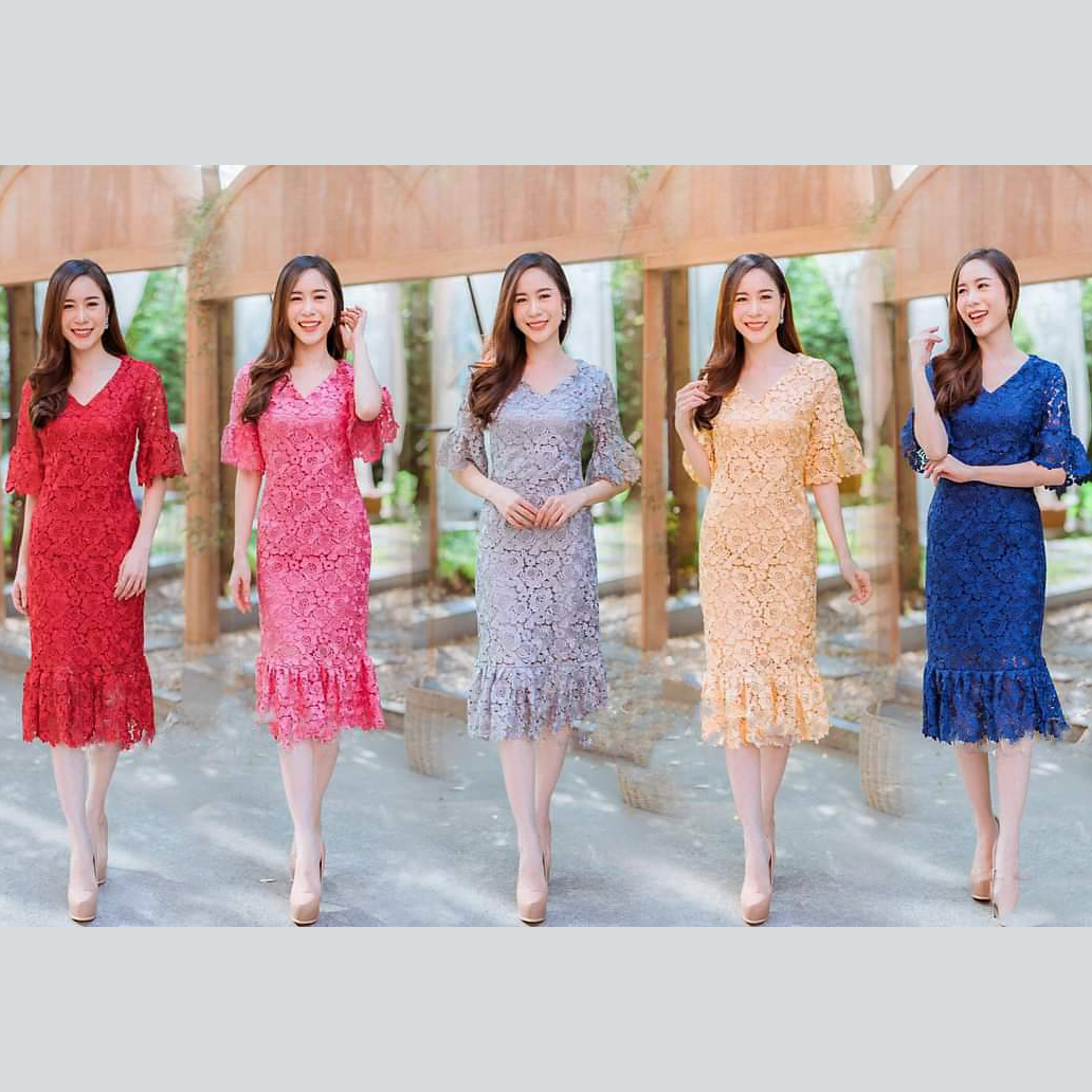 kudapy เดรสสั้นไปงาน เดรสลูกไม้คอวี สีแดงสด/สีชมพู/สีเทา/สีทอง/น้ำเงินกรมท่า ซับในซาตินอย่างดี เดรสใส่ออกงาน แขนสั้น ผ้าลูกไม้ปักเลื่อม