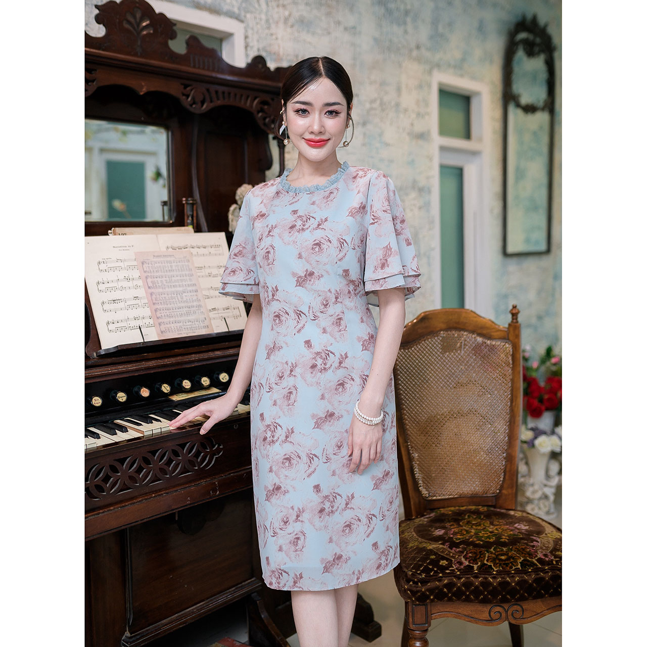 kudapy เดรสสั้นสีฟ้า/สีครีม/สีฟ้าคราม ผ้าพิมพ์ลาย เนื้อผ้าเย็นลื่นสบาย งานดีไซน์แขนระบายสองชั้น พิมพ์ลายกุหลาบไล่สีสวย