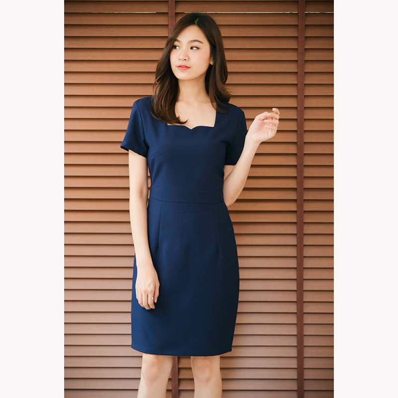 kudapy เดรสสั้นสีดำ/สีกรม คอหัวใจแขนสั้น เข้ารูปเอว ทรงสวยเป๊ะมาก เนื้อผ้าหนามีน้ำหนัก ซับในทั้งตัว