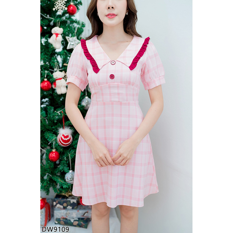 kudapy เดรสสั้นสีน้ำตาล/สีชมพู/สีแดง คอวีปกระบายลายสก๊อต ใส่ดูดีน่ารักมากๆ