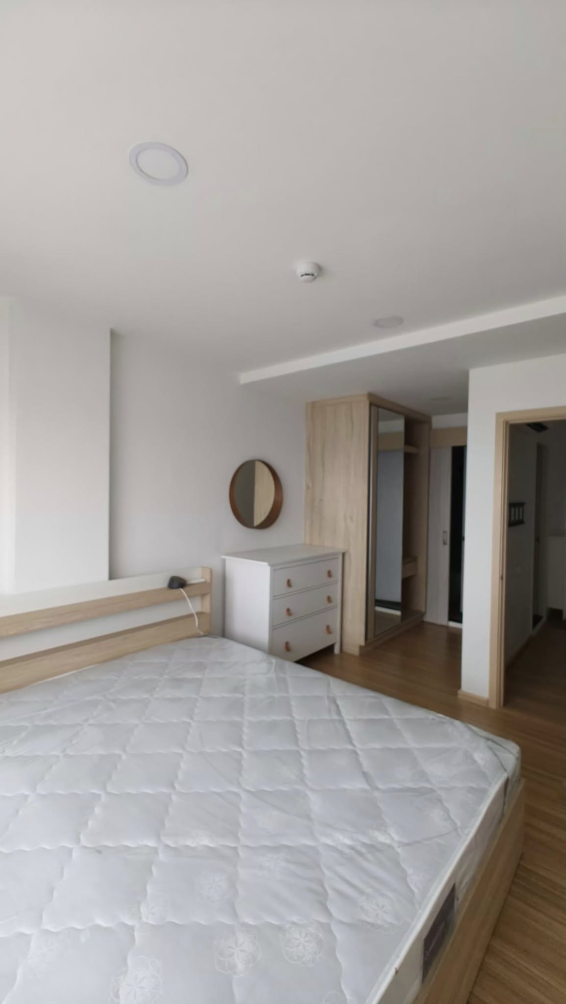 ปล่อยเช่า Chawathai Hallmark Ladprao - Chokchai 4 (ชีวาทัย ฮอลล์มาร์ค ลาดพร้าว - โชคชัย 4) - โซนพื้นที่ MRT โชคชัย 4 1ห้องนอน 1ห้องอเนกประสงค์ 1ห้องน้ำ - ขนาดห้อง 40 ตรม. ชั้น 7 ตึก A เฟส 1 - ให้เช่า 14,000 ต่อเดือน