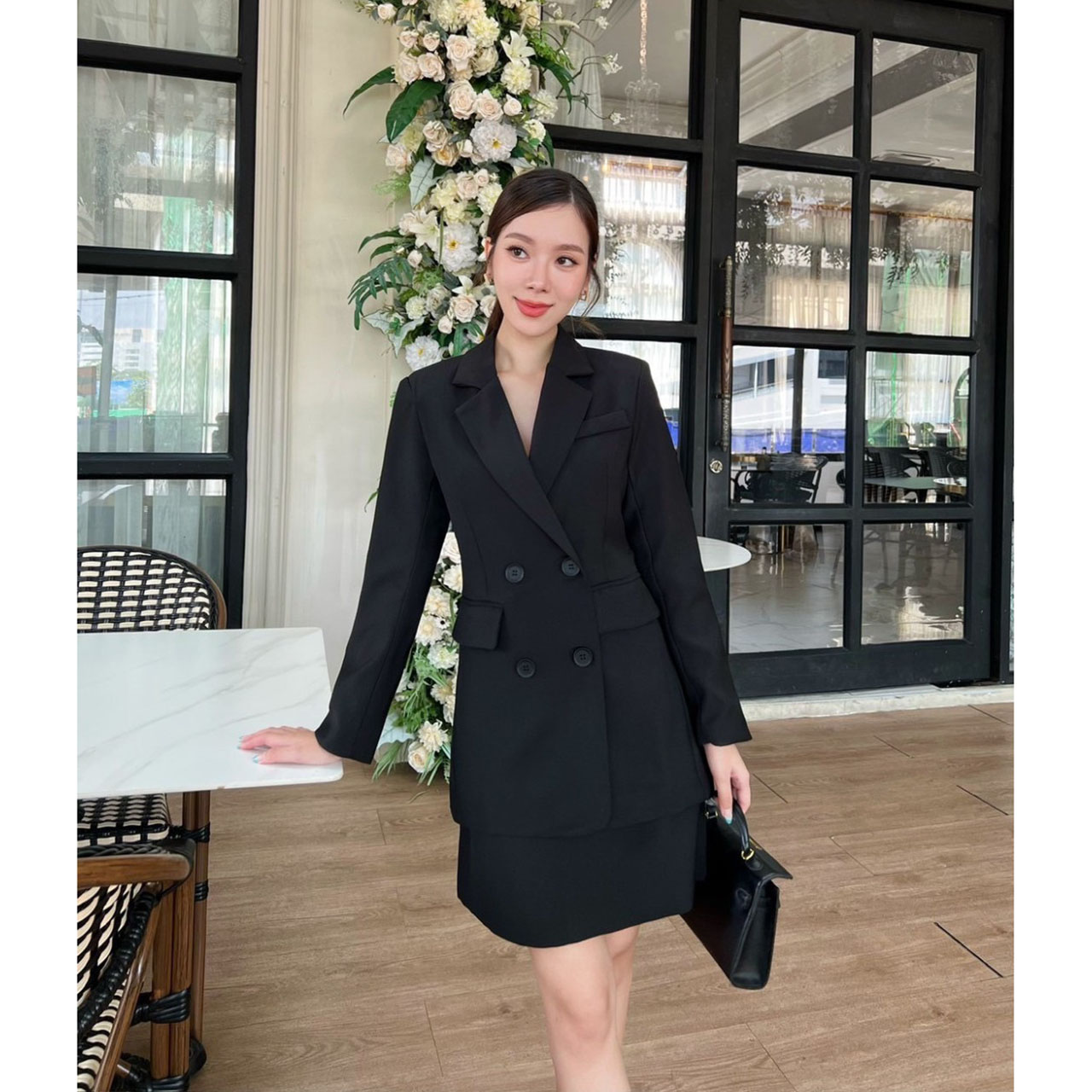 kudapy เสื้อสูท+กระโปรง ผ้าดีมากเว่อร์ ตัวเสื้อแต่งกระดุมด้านหน้า 4 เม็ด มีซับในทั้งตัว