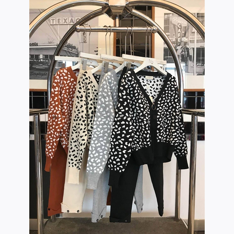 kudapy set เสื้อ+กางเกงสีครีม/ดำ/น้ำตาล/เทา ไหมพรม เสื้อคลุมลายเสือ มาพร้อมกางเกง งานไหมพรม