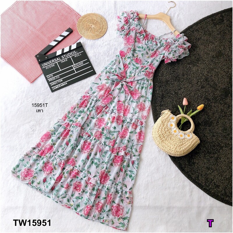 kudapy แม็กซี่เดรสสีขาว ดำ เขียว เทา สายเดี่ยวเว้าไหล่ แขนระบายชั้น ผ้าชีฟองลายดอกไม้ มีซับใน เนื้อผ้าทิ้งตัวสวย