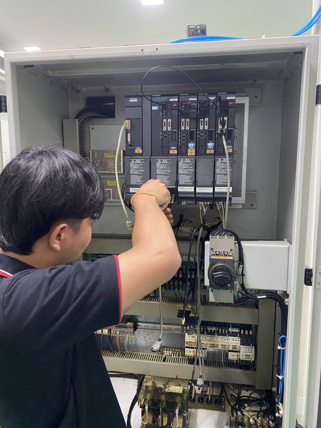 ซ่อมกล่องเซอร์โว MITSUBISHI SERVO DRIVE M70