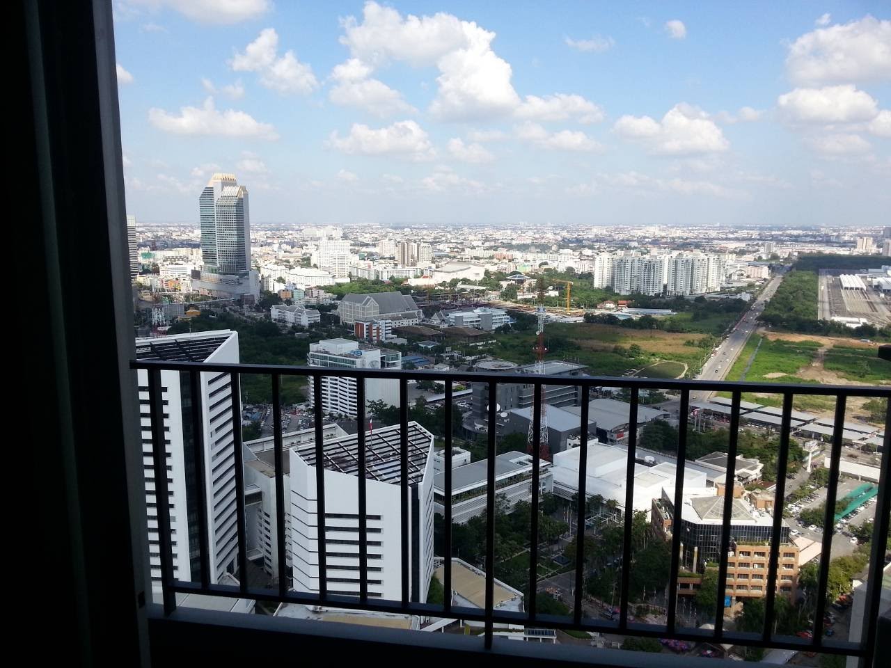 ขายคอนโด Belle Grand Rama 9 (Belle Avenue) high floor clear view all windows 2bd 1 bath