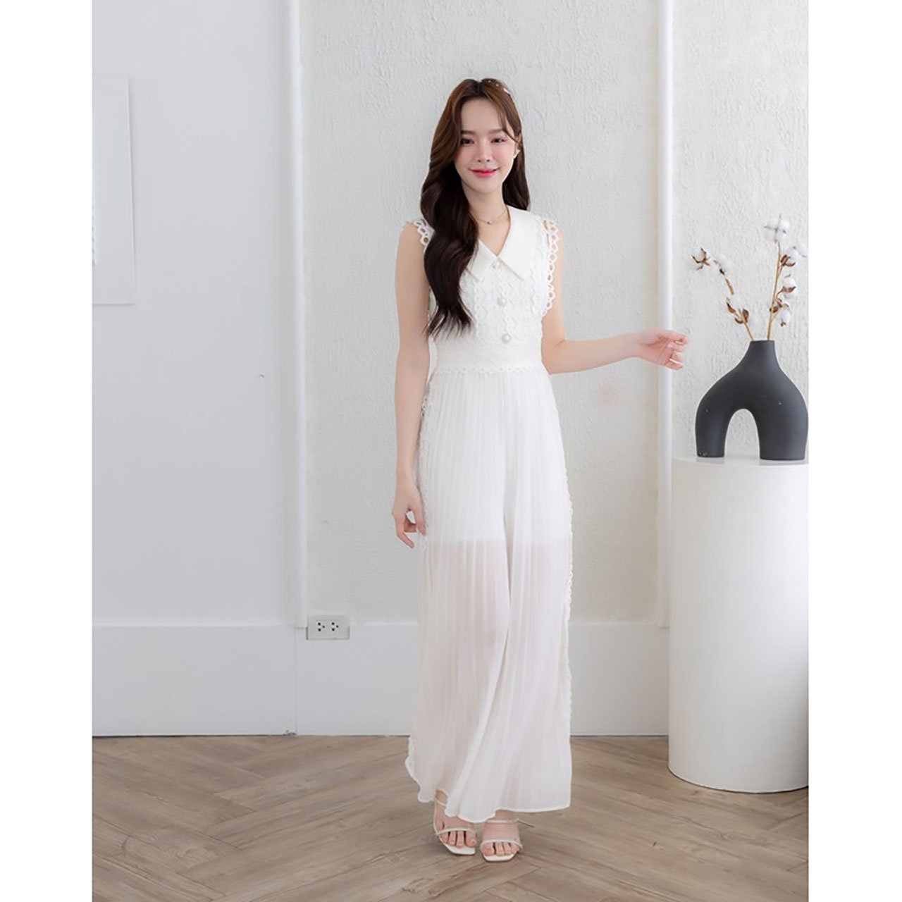 kudapy จั้มสูทขายาวสีชมพู/สีขาว กางเกงอัดพีช ลูกไม้สวย แขนกุด คอปก ใส่สบาย