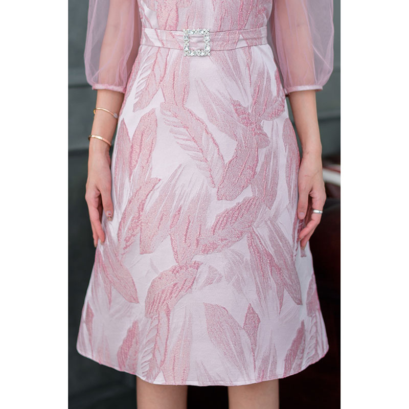 kudapy เดรสผ้า jacquard งานลายผ้าสวยโดดเด่นลายขนนกไล่สีงาน ผ้าสวยมีแท็กเจอร์ ตัวเดรสกระโปรงทรงเอ