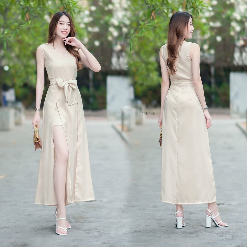 kudapy จั๊มสูทขาสั้นสีแดง ขาว ครีม กรม น้ำตาล ดำ คอวีแขนกุด ดีเทลแต่งผ่ายาวผ่าด้านหน้า ขาสั้นด้านใน มีซิปซ่อนด้านหลัง มีเชือกแยกสำหรับผูกเอว 1 เส้น