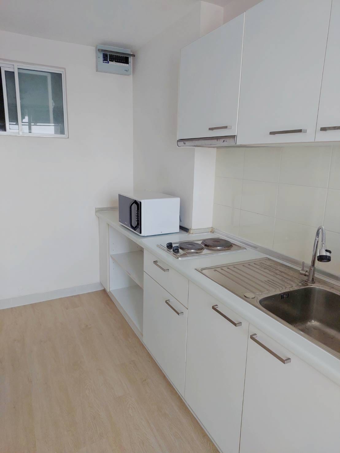 ปล่อยเช่าคอนโด Life @ BTS Tha - Phra (ไลฟ์ แอท บีทีเอส ท่าพระ) - 1ห้องนอน ตกแต่งเฟอร์ครบมีเครื่องซักผ้า - การเดินทาง: ใกล้ BTS ตลาดพลู