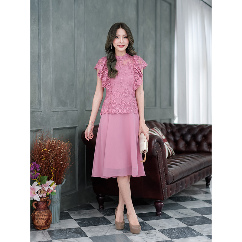 kudapy เดรสสั้นสีเทา/สีชมพู งานลุกไม้ปักผ้าเงา ปักลายแน่น ดีไซน์ช่วงแขนเป็นปีกผีเสื้อคลุมไหล่พอดี