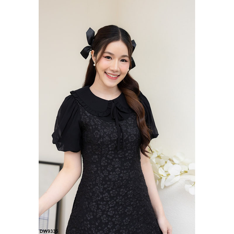 kudapy เดรสสั้นสีชมพู/สีขาว/สีดำ ผ้านูนลายดอกแขนตุ๊กตา งานซิปซ่อนด้านหลัง ใส่สวยไม่ซ้ำ