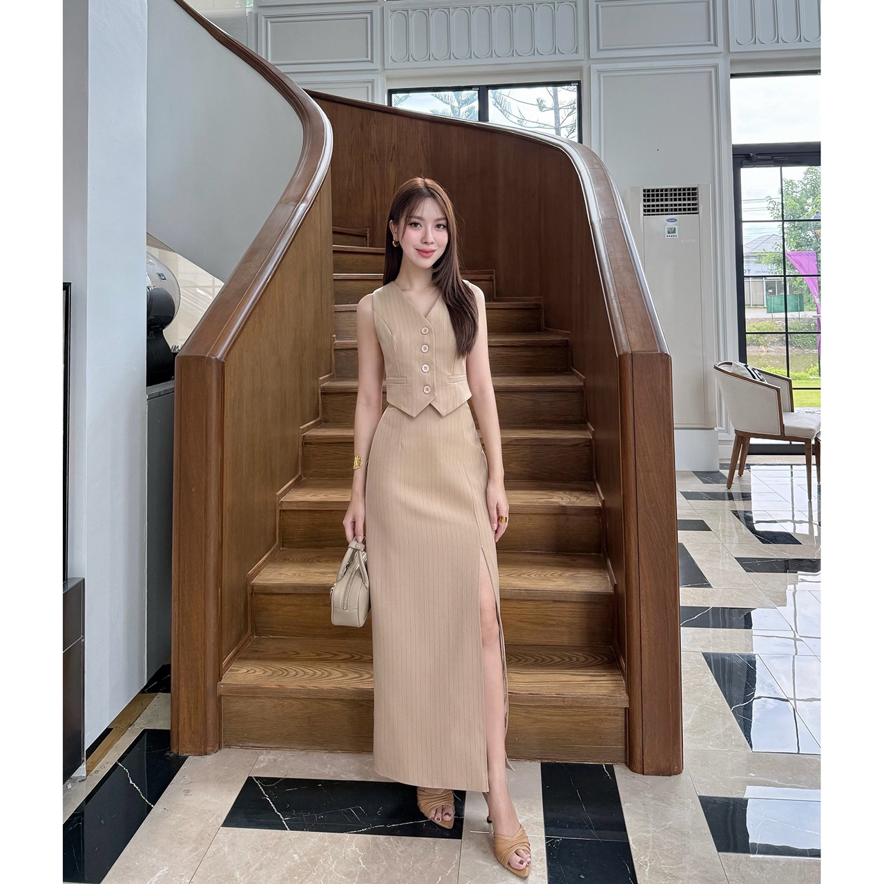 kudapy ชุดเซ็ทสีชมพูกะปิ/สีชมพูนู้ด/สีครีม ลายริ้วเสื้อแขนกุด+กระโปรงยาวผ่าหน้า สวยเกร๋มาก