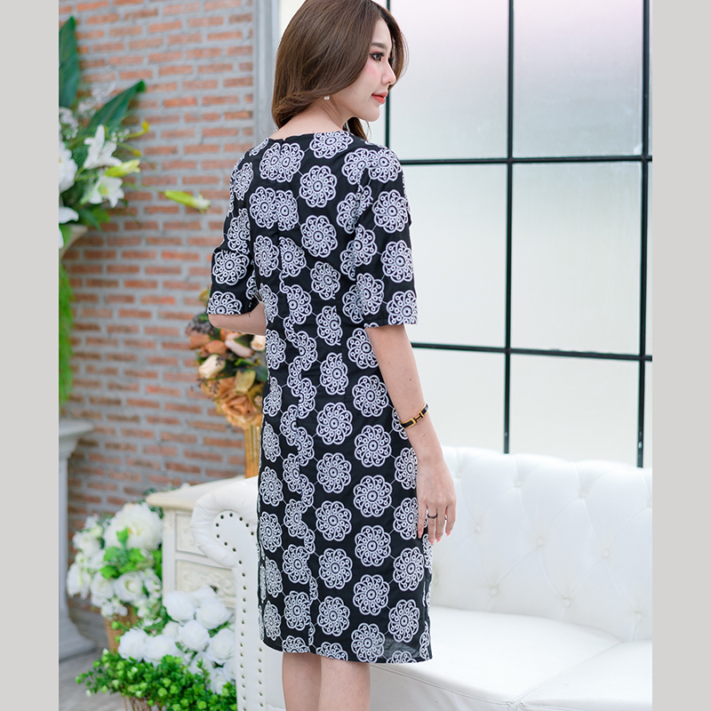 kudapy เดรสสั้นไปงานผ้าปักลายดอกไม้สีขาว,สีดำ ผ้าสวยงานปักแน่นสวยอย่างดีค่ะ ทรงเดรสเป็นทรงคอกลม แขนศอก มีซับในซิปหลัง