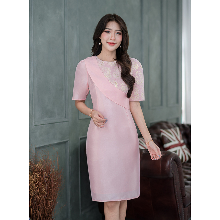 kudapy เดรสผ้าไหมญี่ปุ่นสีชมพูโอรส,สีเทา เดรสคอกลม แขนสั้น แต่งสายพาดบ่าแบบนางงาม ทรงตรง ตีเกร็ดหน้าหลังแขนสั้นทรงใส่ง่าย