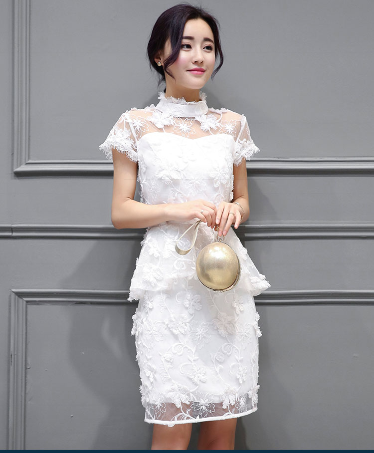 ชุดเดรสสั้นสีขาวผ้าลูกไม้ ปักลายสวยหรู ใส่ไปงานแต่ง ใส่เที่ยว ใส่ทำงานได้หมดค่ะ M